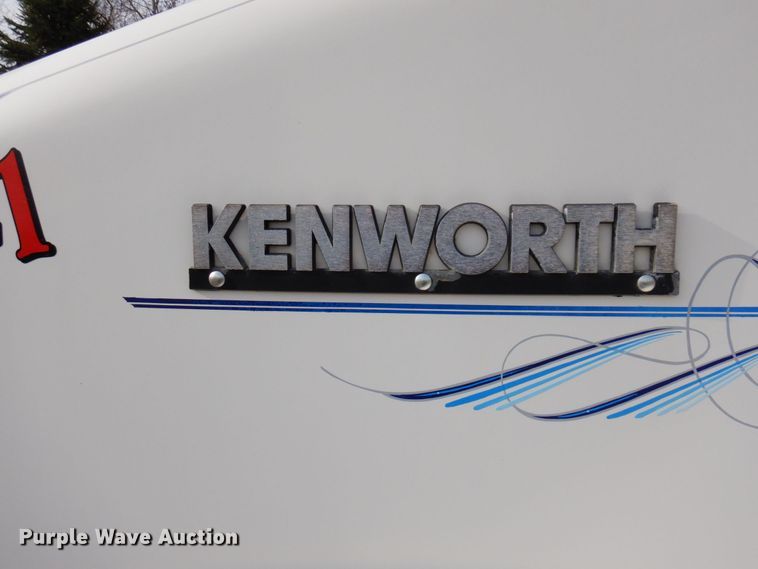 image for item MF9582 1999 Kenworth T800  semi truck
