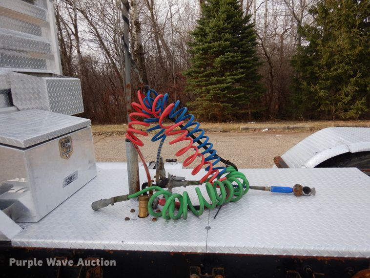 image for item MF9582 1999 Kenworth T800  semi truck