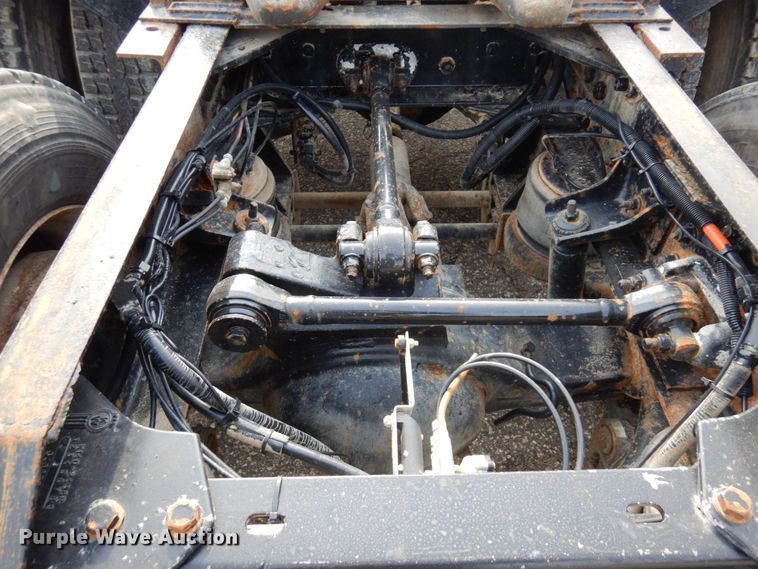 image for item MF9582 1999 Kenworth T800  semi truck