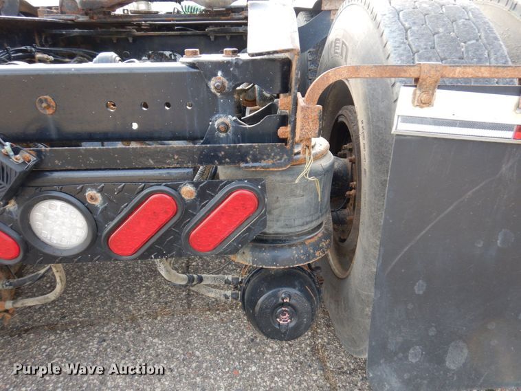 image for item MF9582 1999 Kenworth T800  semi truck