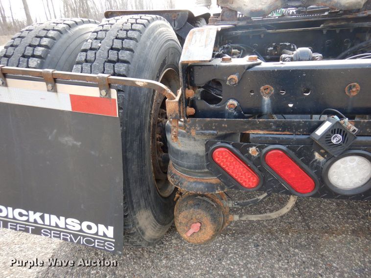 image for item MF9582 1999 Kenworth T800  semi truck