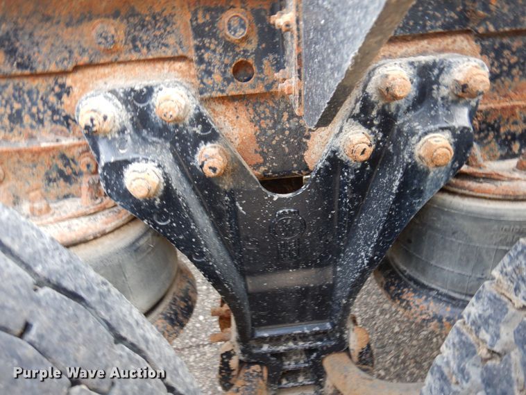 image for item MF9582 1999 Kenworth T800  semi truck