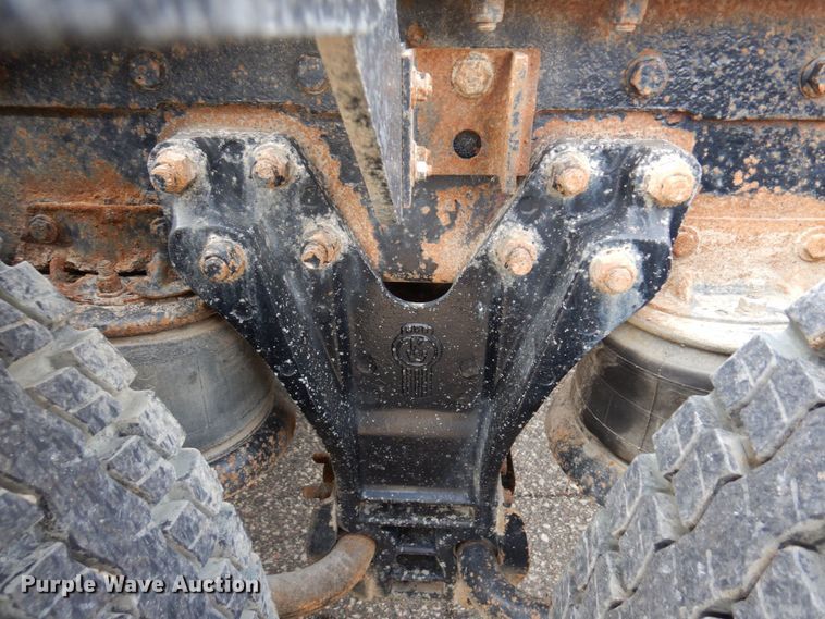 image for item MF9582 1999 Kenworth T800  semi truck