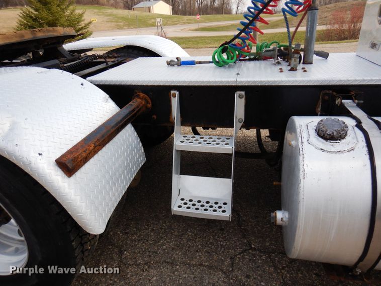 image for item MF9582 1999 Kenworth T800  semi truck