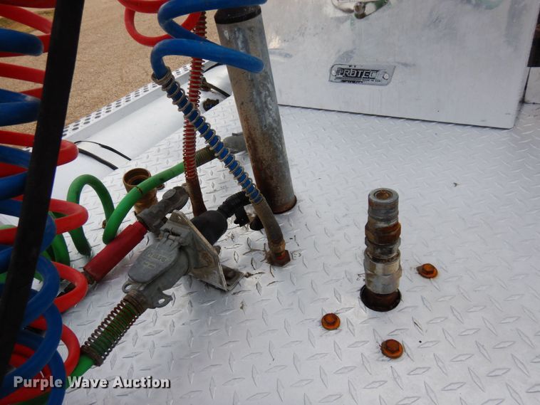 image for item MF9582 1999 Kenworth T800  semi truck