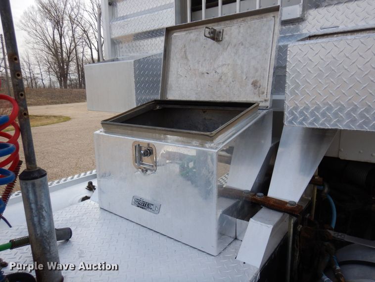 image for item MF9582 1999 Kenworth T800  semi truck