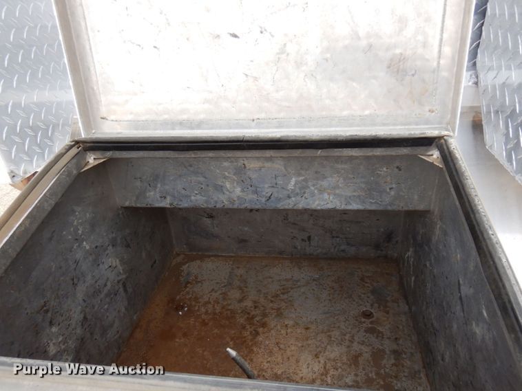 image for item MF9582 1999 Kenworth T800  semi truck