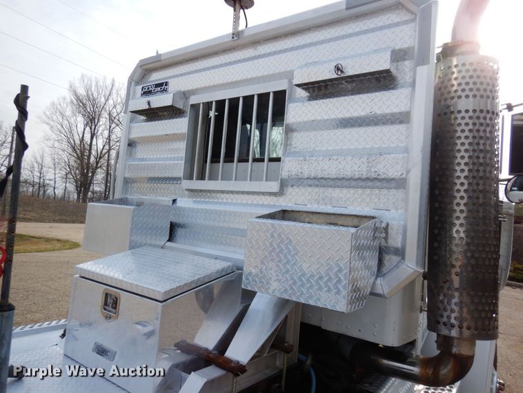 image for item MF9582 1999 Kenworth T800  semi truck