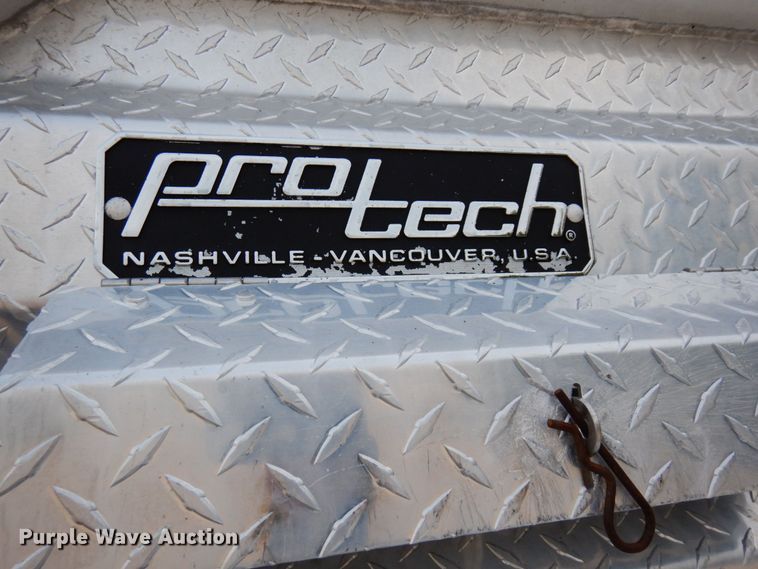 image for item MF9582 1999 Kenworth T800  semi truck