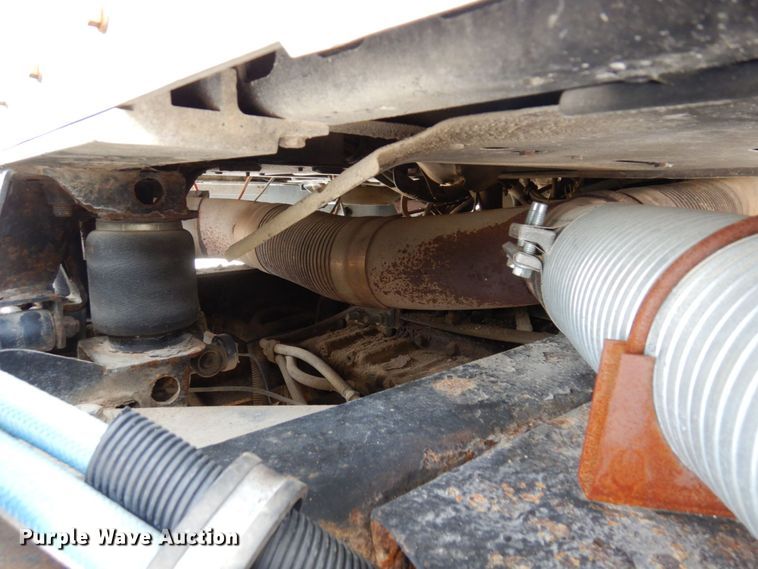 image for item MF9582 1999 Kenworth T800  semi truck