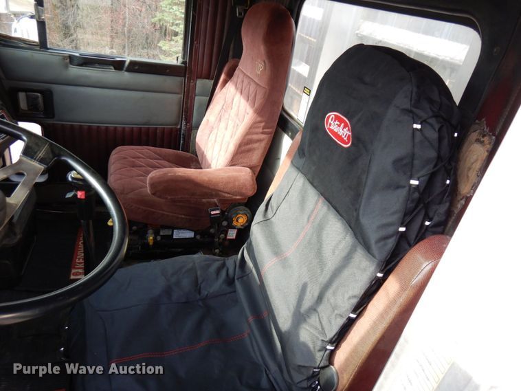 image for item MF9582 1999 Kenworth T800  semi truck