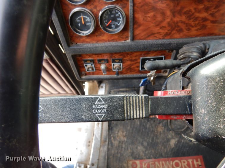 image for item MF9582 1999 Kenworth T800  semi truck