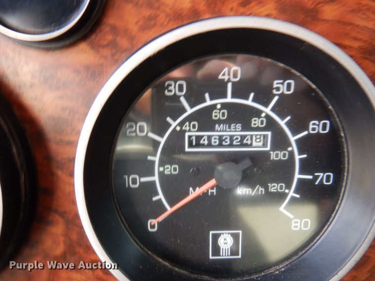 image for item MF9582 1999 Kenworth T800  semi truck