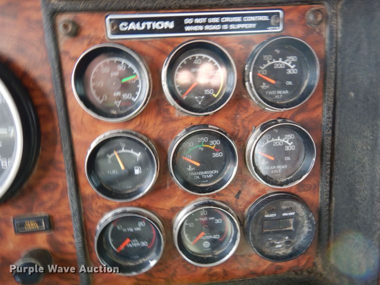 image for item MF9582 1999 Kenworth T800  semi truck