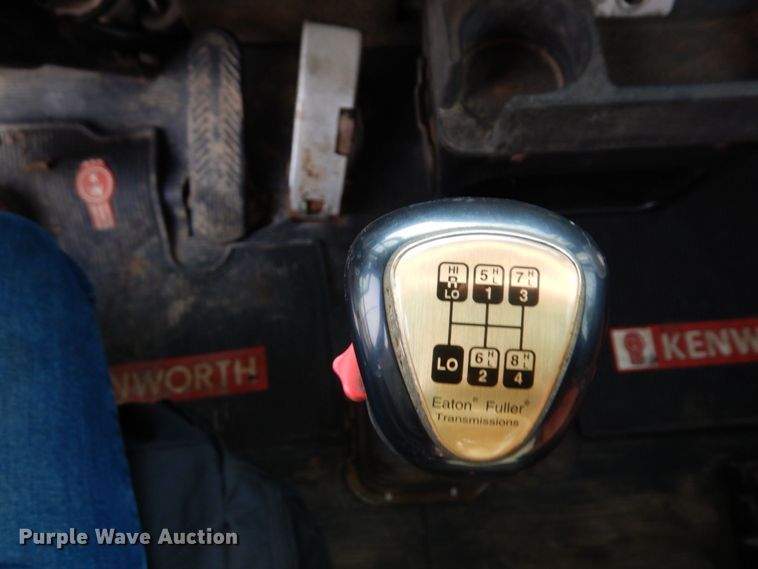 image for item MF9582 1999 Kenworth T800  semi truck