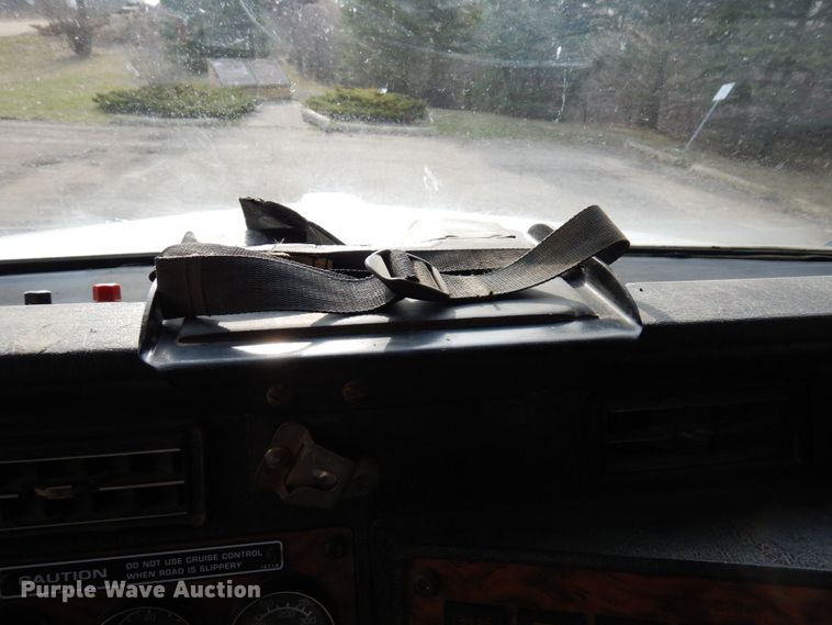 image for item MF9582 1999 Kenworth T800  semi truck