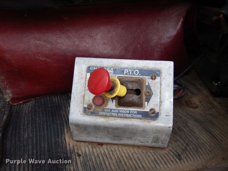 image for item MF9582 1999 Kenworth T800  semi truck