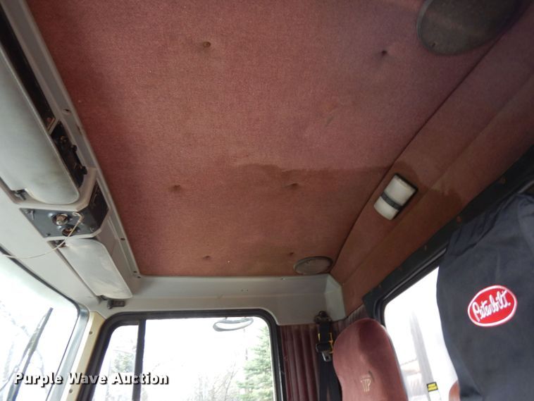 image for item MF9582 1999 Kenworth T800  semi truck