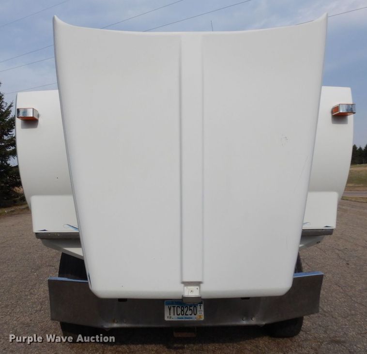 image for item MF9582 1999 Kenworth T800  semi truck