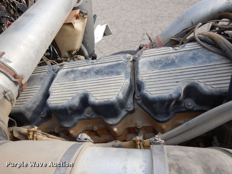 image for item MF9582 1999 Kenworth T800  semi truck