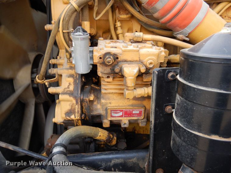 image for item MF9582 1999 Kenworth T800  semi truck