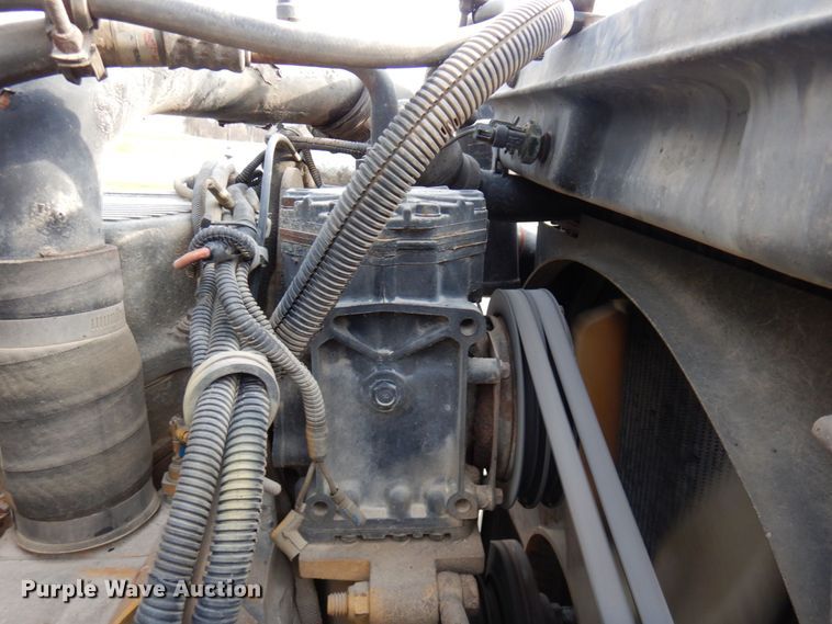 image for item MF9582 1999 Kenworth T800  semi truck