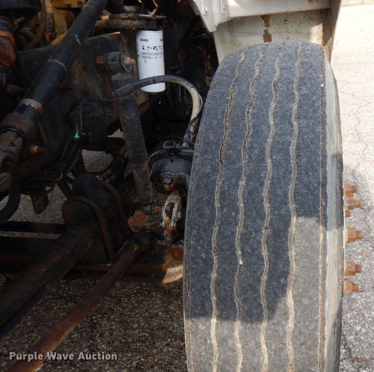 image for item MF9582 1999 Kenworth T800  semi truck