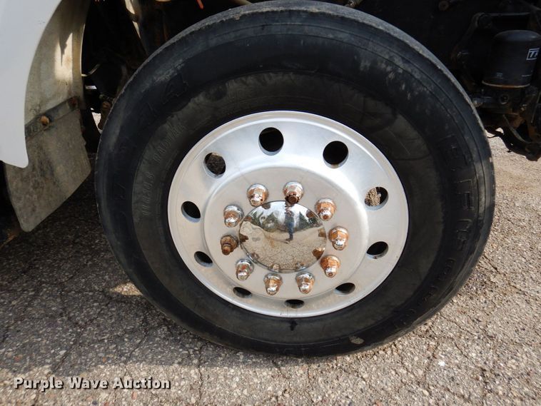 image for item MF9582 1999 Kenworth T800  semi truck