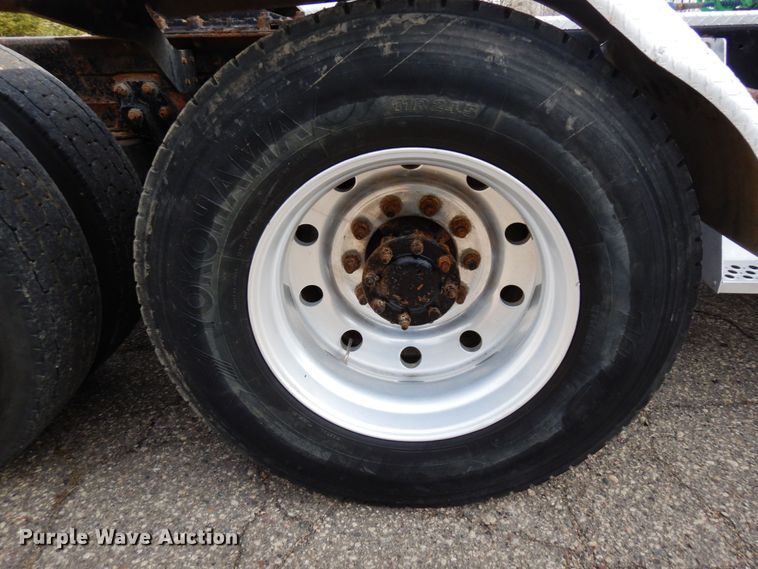 image for item MF9582 1999 Kenworth T800  semi truck