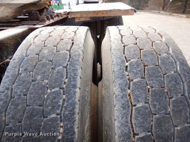 image for item MF9582 1999 Kenworth T800  semi truck