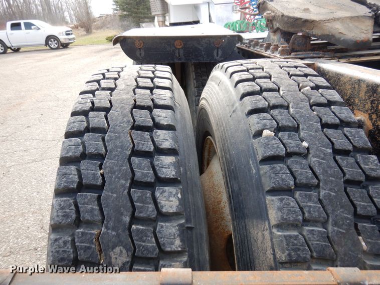 image for item MF9582 1999 Kenworth T800  semi truck