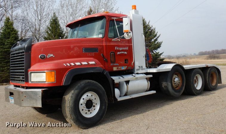 image for item MF9583 2001 Mack CL713  semi truck