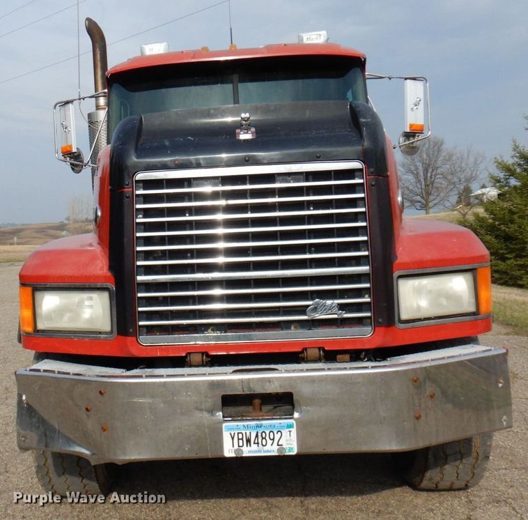 image for item MF9583 2001 Mack CL713  semi truck