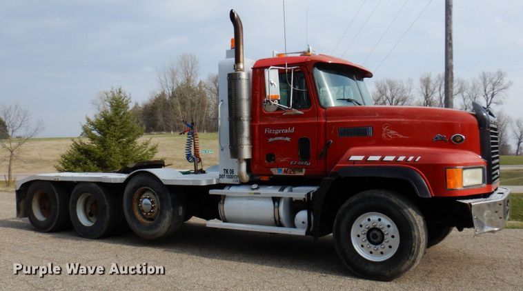 image for item MF9583 2001 Mack CL713  semi truck