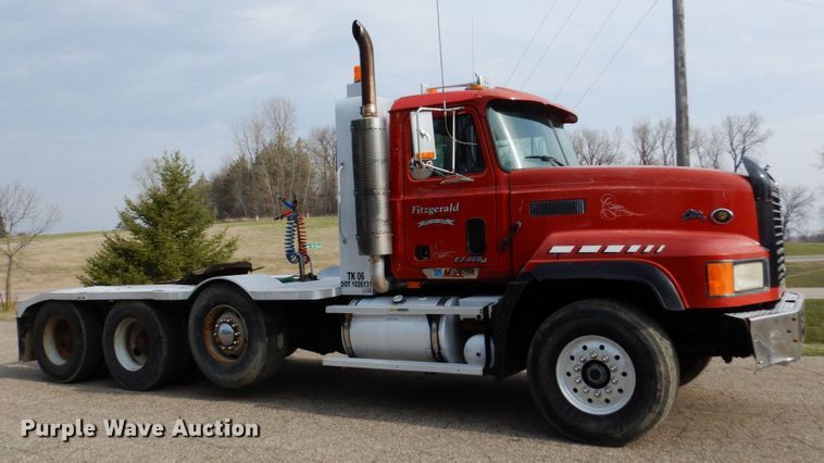 image for item MF9583 2001 Mack CL713  semi truck