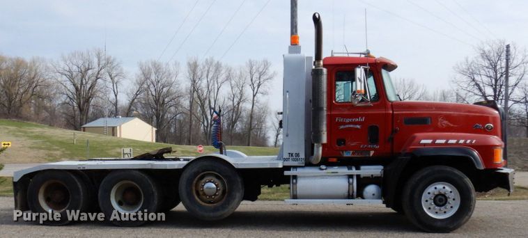 image for item MF9583 2001 Mack CL713  semi truck