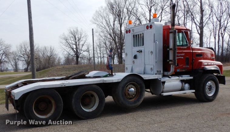 image for item MF9583 2001 Mack CL713  semi truck