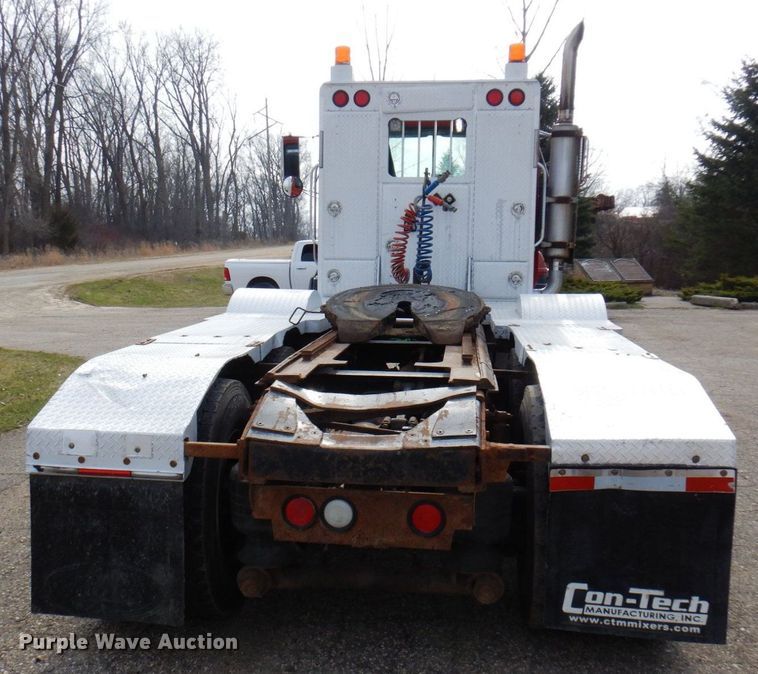 image for item MF9583 2001 Mack CL713  semi truck