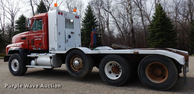 image for item MF9583 2001 Mack CL713  semi truck