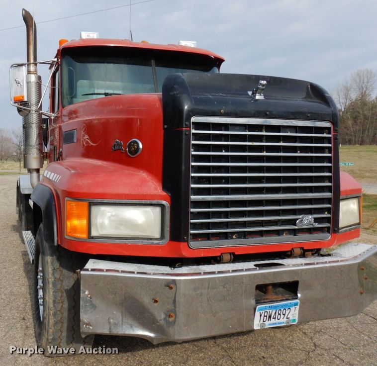 image for item MF9583 2001 Mack CL713  semi truck