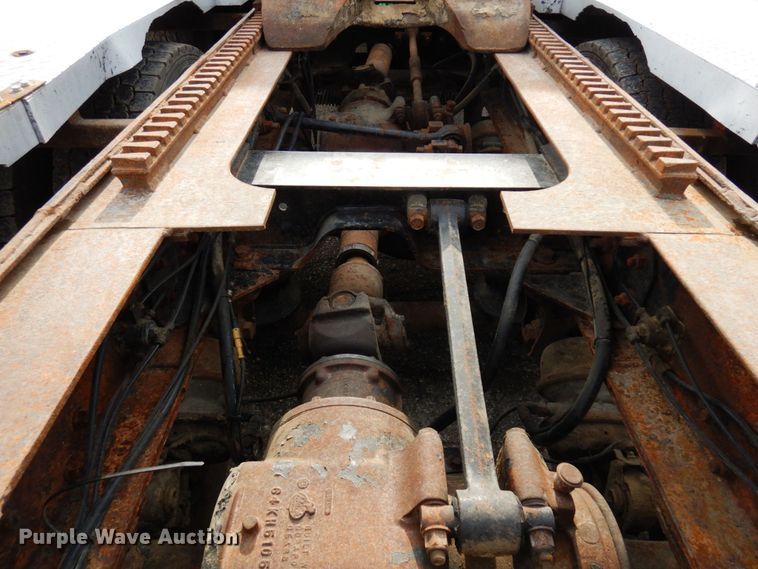 image for item MF9583 2001 Mack CL713  semi truck