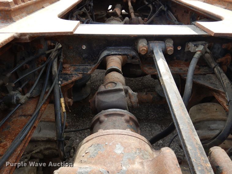 image for item MF9583 2001 Mack CL713  semi truck