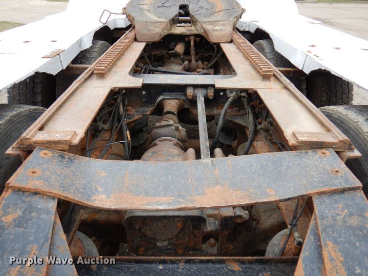 image for item MF9583 2001 Mack CL713  semi truck