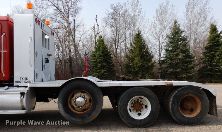 image for item MF9583 2001 Mack CL713  semi truck