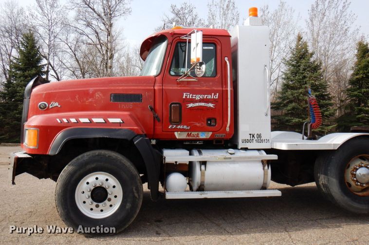 image for item MF9583 2001 Mack CL713  semi truck