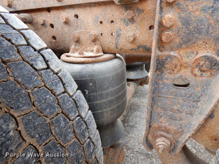 image for item MF9583 2001 Mack CL713  semi truck