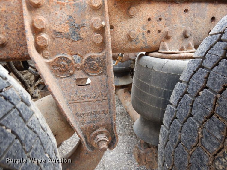 image for item MF9583 2001 Mack CL713  semi truck