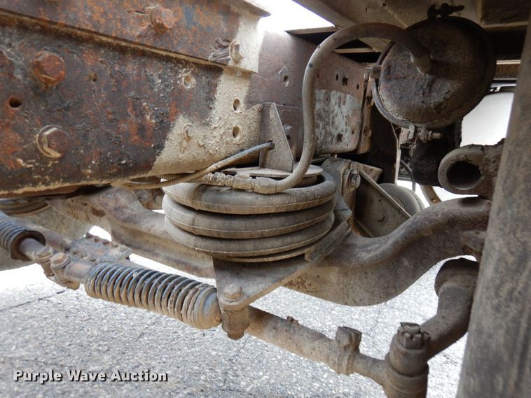 image for item MF9583 2001 Mack CL713  semi truck