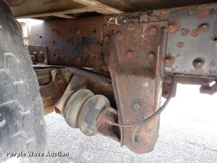 image for item MF9583 2001 Mack CL713  semi truck