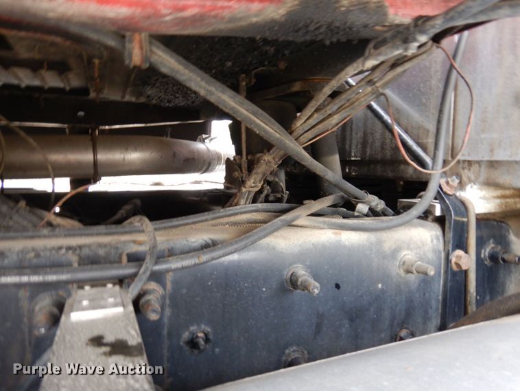 image for item MF9583 2001 Mack CL713  semi truck